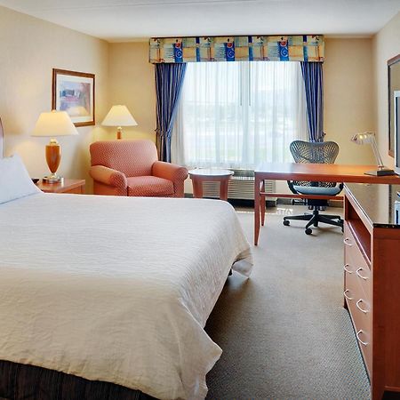 Hilton Garden Inn Toronto/Burlington Exterior photo