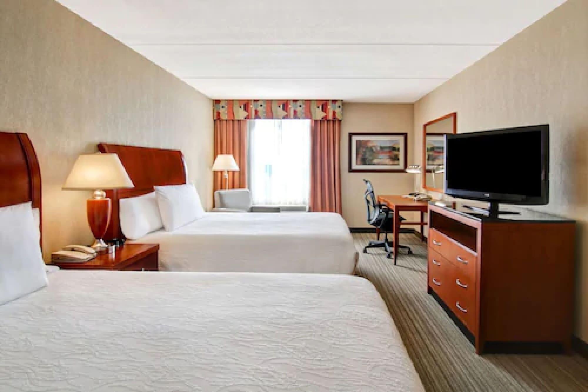 Hilton Garden Inn Toronto/Burlington Exterior photo