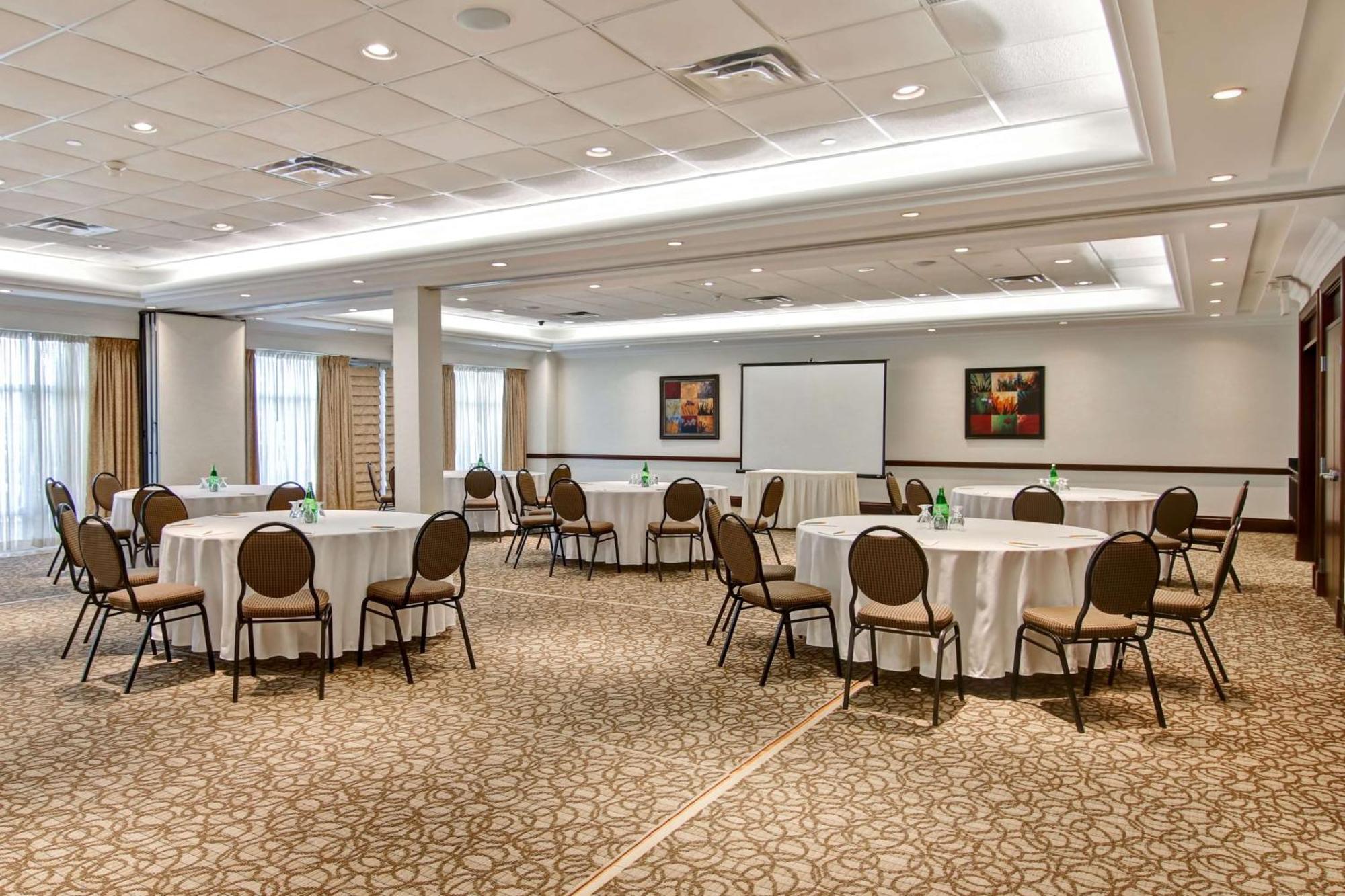 Hilton Garden Inn Toronto/Burlington Exterior photo