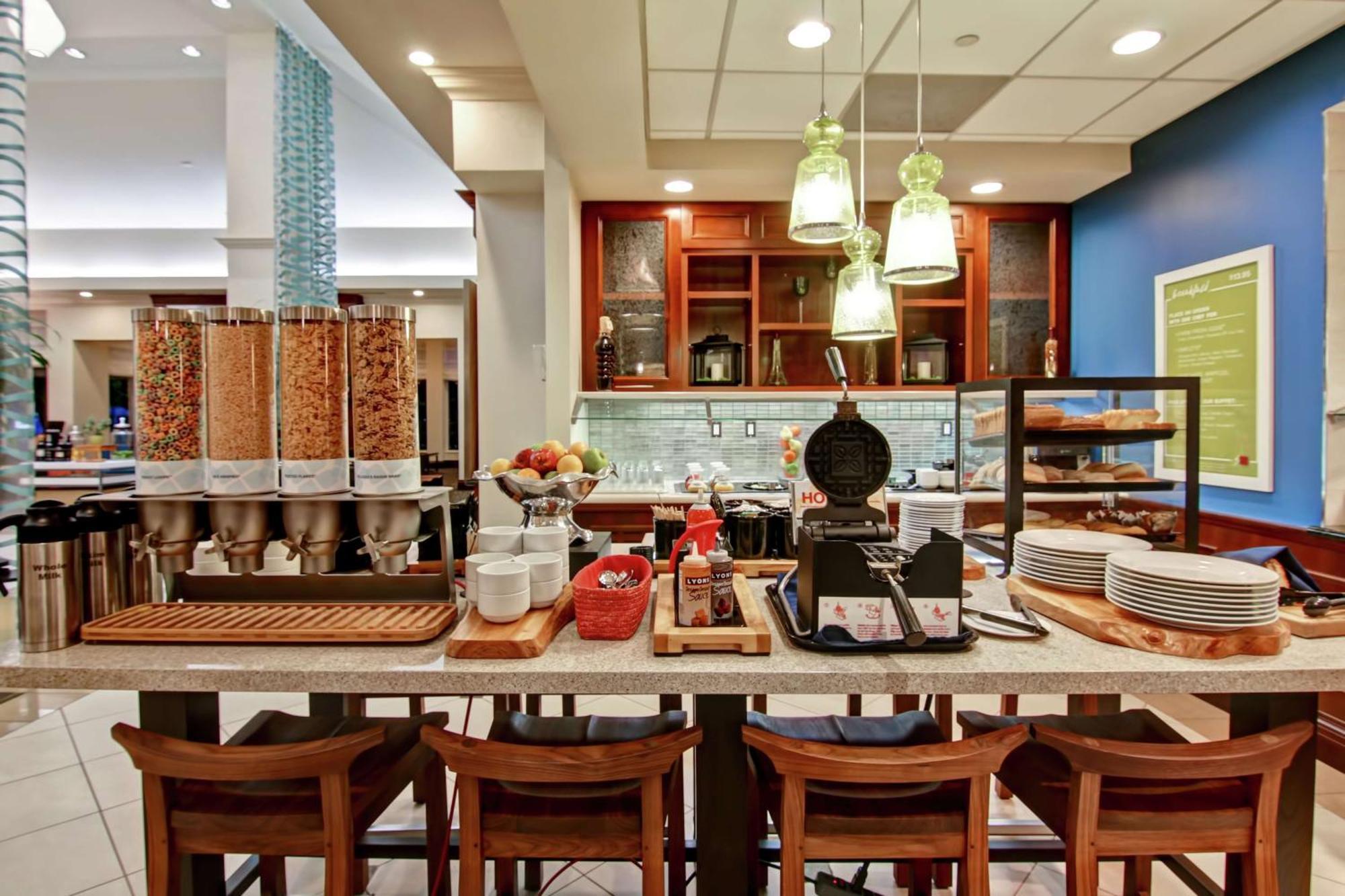 Hilton Garden Inn Toronto/Burlington Exterior photo