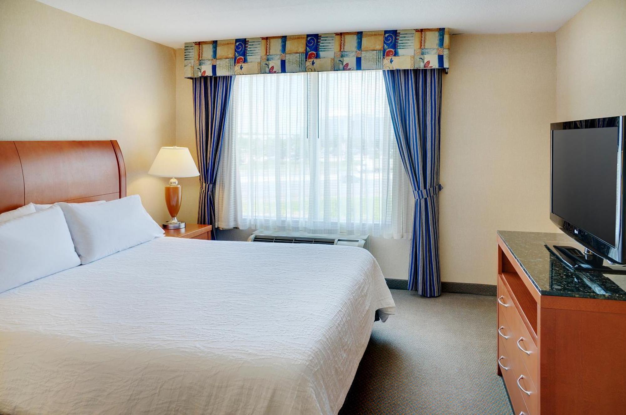Hilton Garden Inn Toronto/Burlington Exterior photo