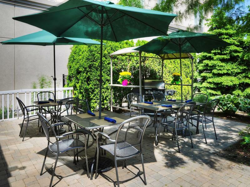 Hilton Garden Inn Toronto/Burlington Exterior photo